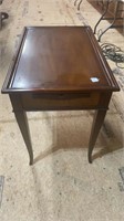 Mahogany End Table with Pull Out