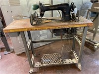 1920s Singer Model 31-15 Sewing Machine with Table