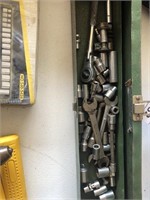Ratchet wrench and socket set