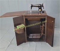 Vintage Singer Treadle Sewing Machine w Cabinet