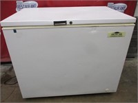 Artic Air Chest Freezer 43"  CLEAN & WORKING