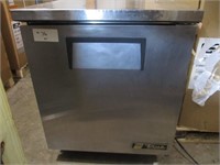 True 1 door U/C Refrigerator 27"  CLEAN & WORKING