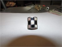 RING W/ MOTHER OF PEAQRL & ONYX CHESS ENLAY SIZE 8