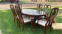 Gorgeous Table With 6 Chairs And Table Leafs