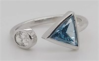 18 Kt Brilliant Blue & White Diamond Ring