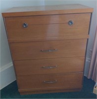 Wooden 4-drawer dresser 32"x41.5"x18"
