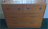 Wooden 3-drawer dresser 32"x42"x18"