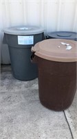 44 gallon trash can with lid and 35 gallon trash
