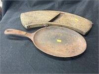 Unusual Wagner Ware Oval Cast Iron Skillet