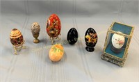 Russian signed eggs and Oriental egg, Oeufs