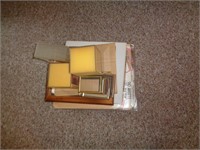 LOT OF PICTURE FRAMES & ALBUMS / AR