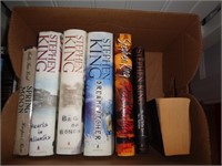 BOX OF STEPHAN KING BOOKS / SR