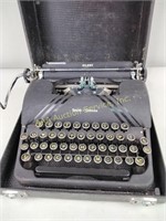 Smith – Corona typewriter in case