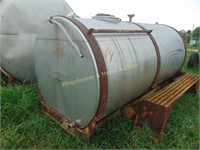 1000 GAL STAINLESS STEEL TANK WITH FRAME AND WALK