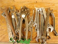 LOT - ASSORTED WRENCHES STANDARD, IGNITION