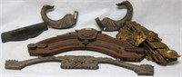 LOT OF WOOD & BRASS ITEMS TO INCLUDE PAIR CARVED