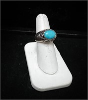 Sterling silver ring measuring 7 1/4