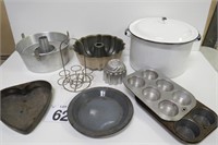 Kitchen Lot- Baking Pans, Egg Cooker & More