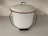 ENAMEL POT WITH LID