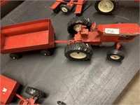 ERTL TRACTOR AND TRAILER