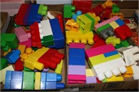 CHILDS LEGO BUILDING BLOCKS SET