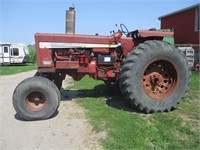 INTERNATIONAL FARMALL 856 TRACTOR