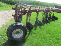 IH 720 5 FURROW PLOW