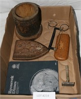 FLAT BOX OF COLLECTIBLES & PRIMITIVES