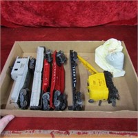 (5)Vintage train cars, Burro 3360. Lionel car.