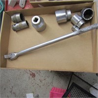 Wright 3/4" breaker bar and sockets.