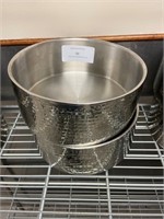 Stainless steel servging bowl. 9in Diameter