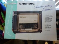 GRUNDIG AM/FM SHORT WAVE RADIO
