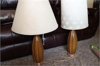 SET OF TWO VINTAGE WOOD BASED TABLE LAMPS