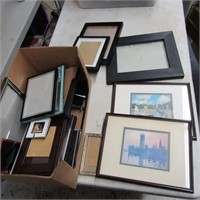 Frame picture lot.