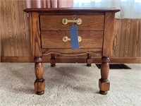 Oak End Table w/1 large drawer