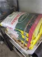 Scott's weed control
3 bag's