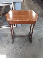 Ornate parlour table w/drawer