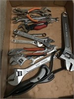 TRAY OF ASSORTED WRENCHES
