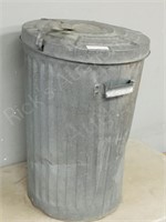 Galvinized metal trash can w/ lid