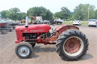 IH 300 Utility Tractor