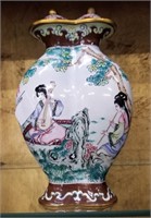 Little Chinese vase with lid