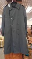 London Fog size 44 Reg winter coat w/ zip it