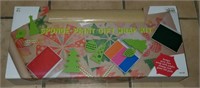 Sponge Print Gift Wrap Kit