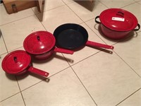 (4)  Red Graniteware Cookpans
