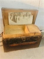 1800s Antique Tin & wood trunk w/ lg family photo