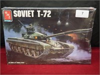 AMT-ERTL Model Kit War tank (Soviet T-72)