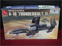 AMT-ERTL Model Kit War Jet (A-10 Thunderbolt II)