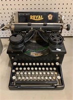 Antique Royal typewriter - good black enamel.