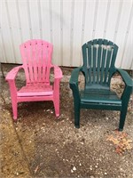 2 outdoor plastic chairs