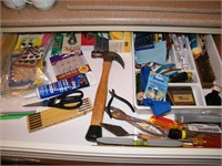 CONTENTS OF 2 KITCHEN CABINET DRAWERS